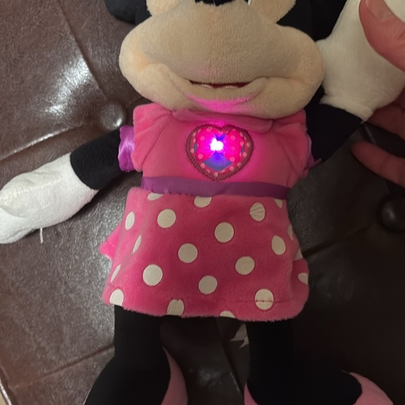 Disney Junior singing Minnie Mouse Doll - Picture 4 of 4